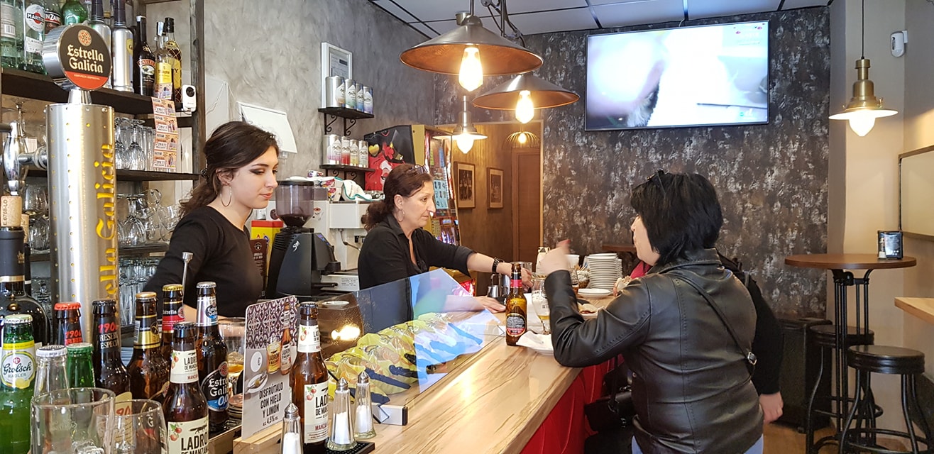 La Riba Roja, un bar de cartier ca o familie (II)